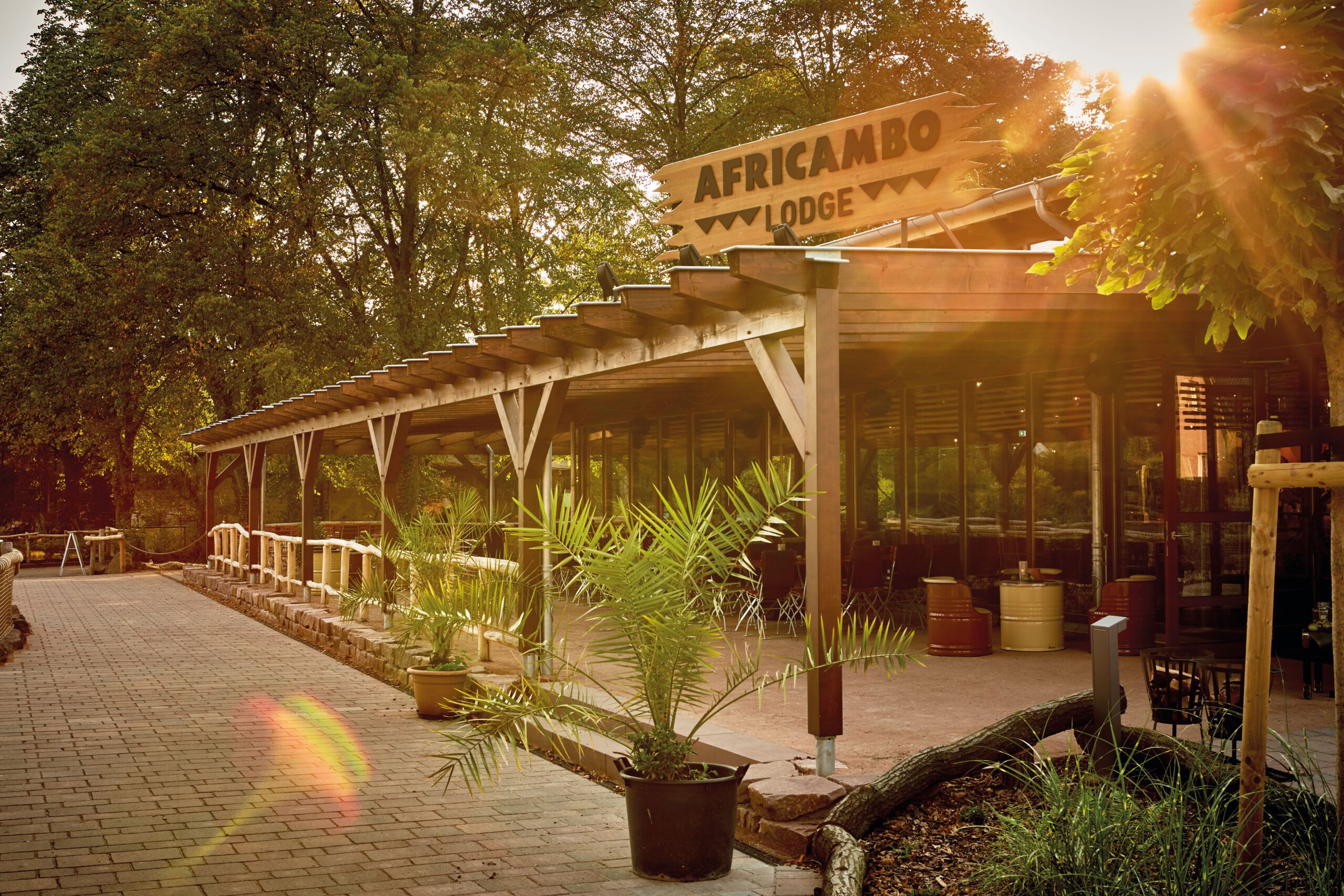 Africambo Lodge von außen Zoo Magdeburg