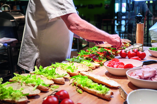 Sandwich Manufaktur Baguettes belegen